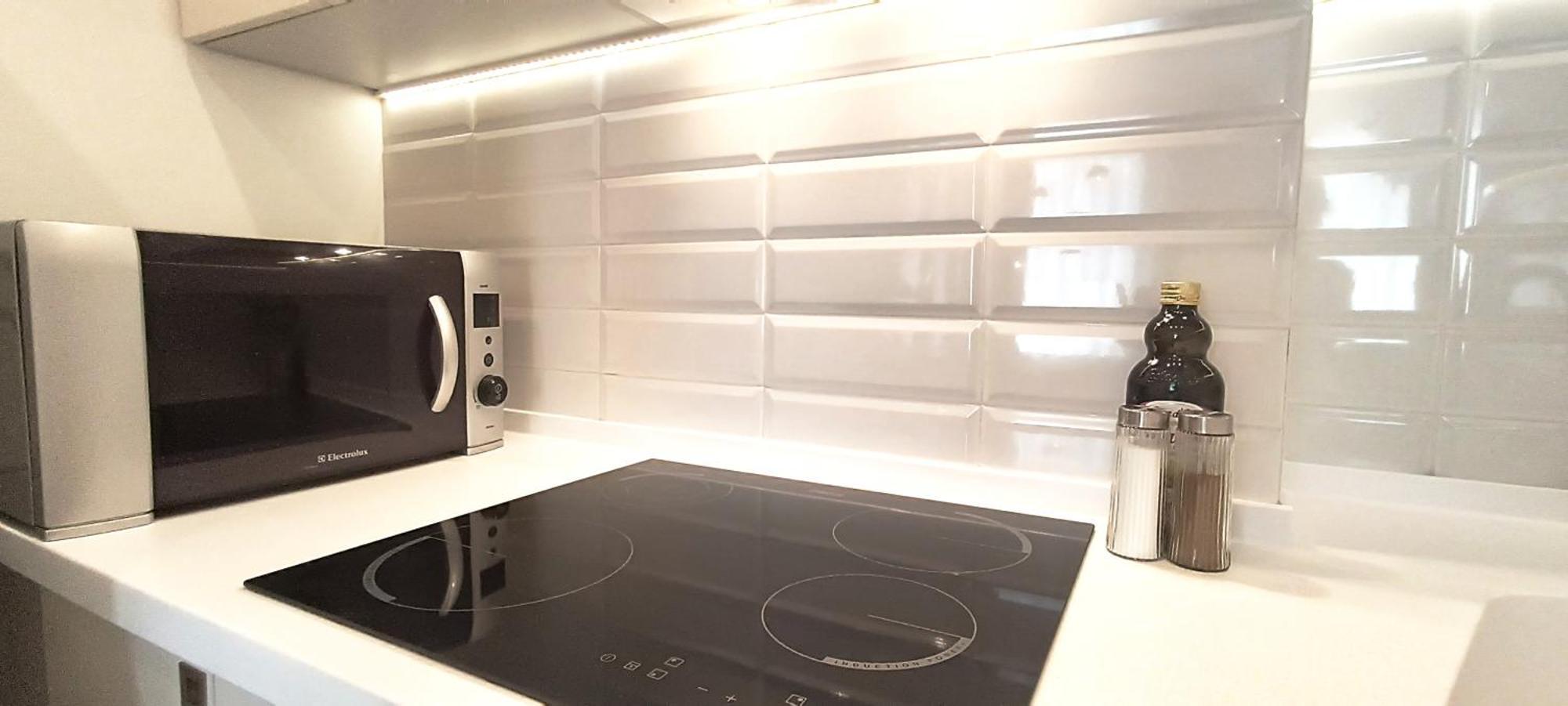 Old Town 2 Bedroom Apartment Near Dome Square & Scenic Waterfront Riga Bagian luar foto