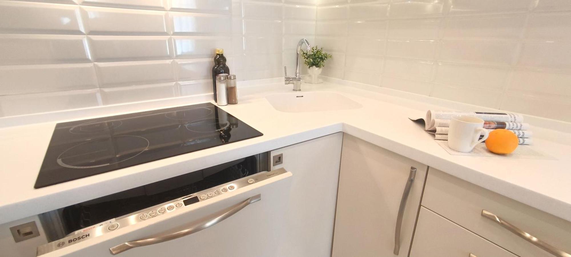 Old Town 2 Bedroom Apartment Near Dome Square & Scenic Waterfront Riga Bagian luar foto