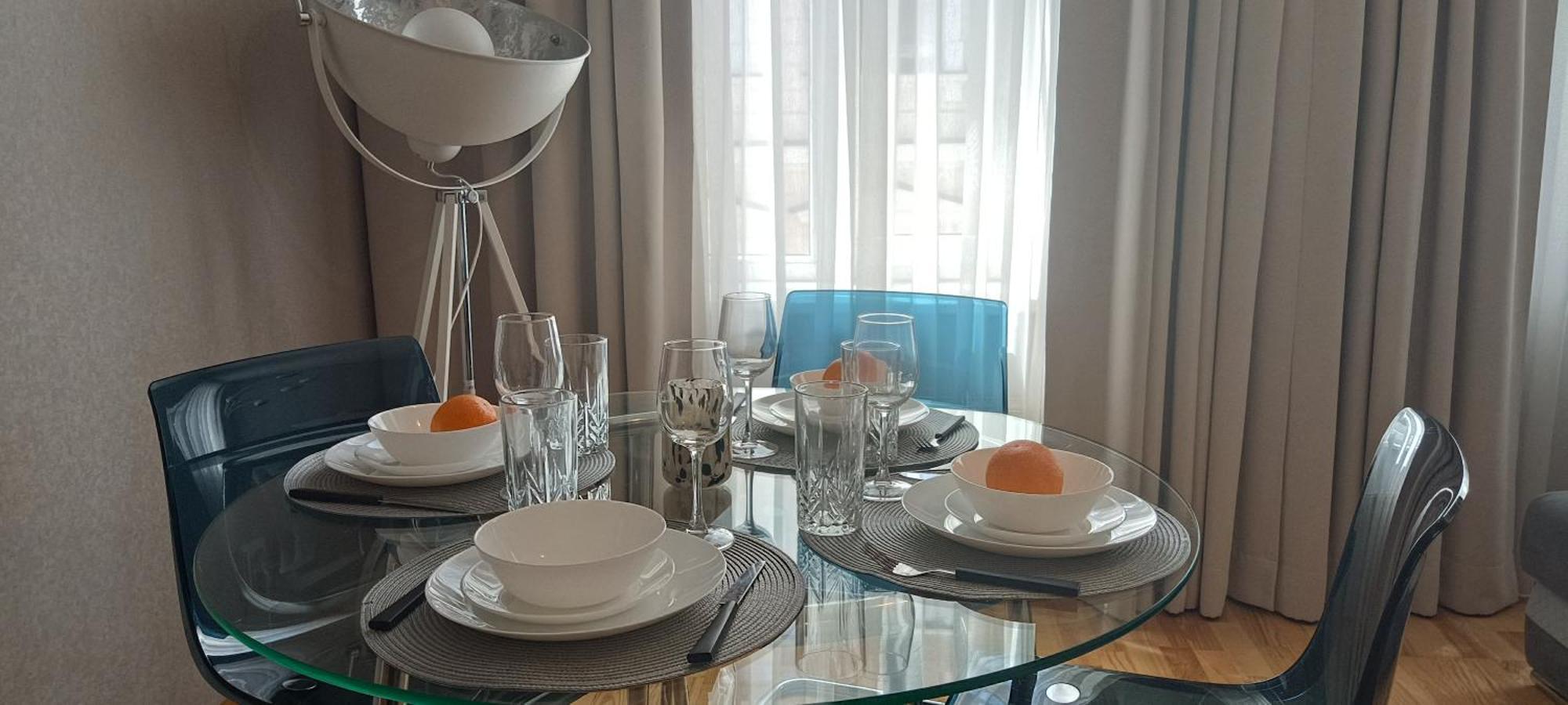 Old Town 2 Bedroom Apartment Near Dome Square & Scenic Waterfront Riga Bagian luar foto