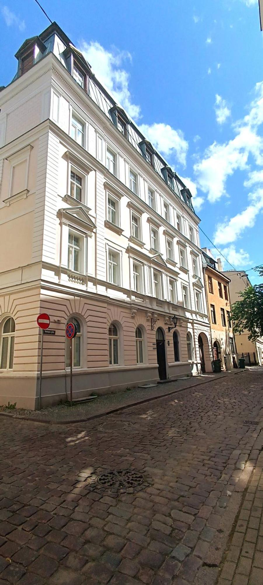 Old Town 2 Bedroom Apartment Near Dome Square & Scenic Waterfront Riga Bagian luar foto